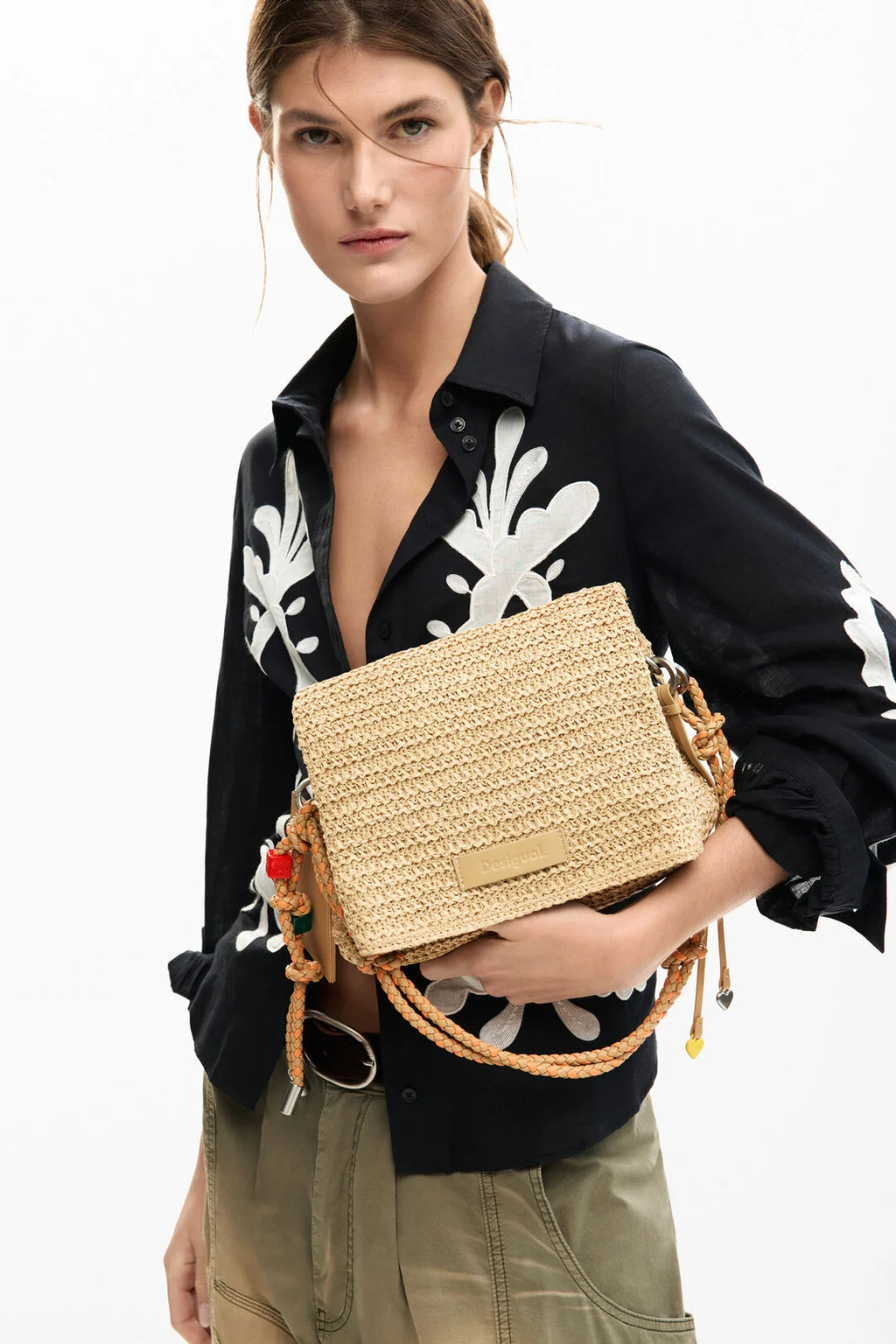 Sac moyen en raphia charms