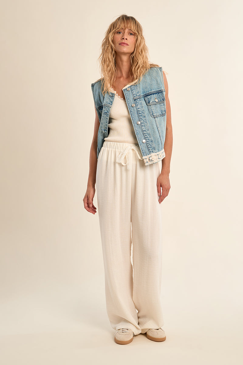 Veste en jean sans manche brodée