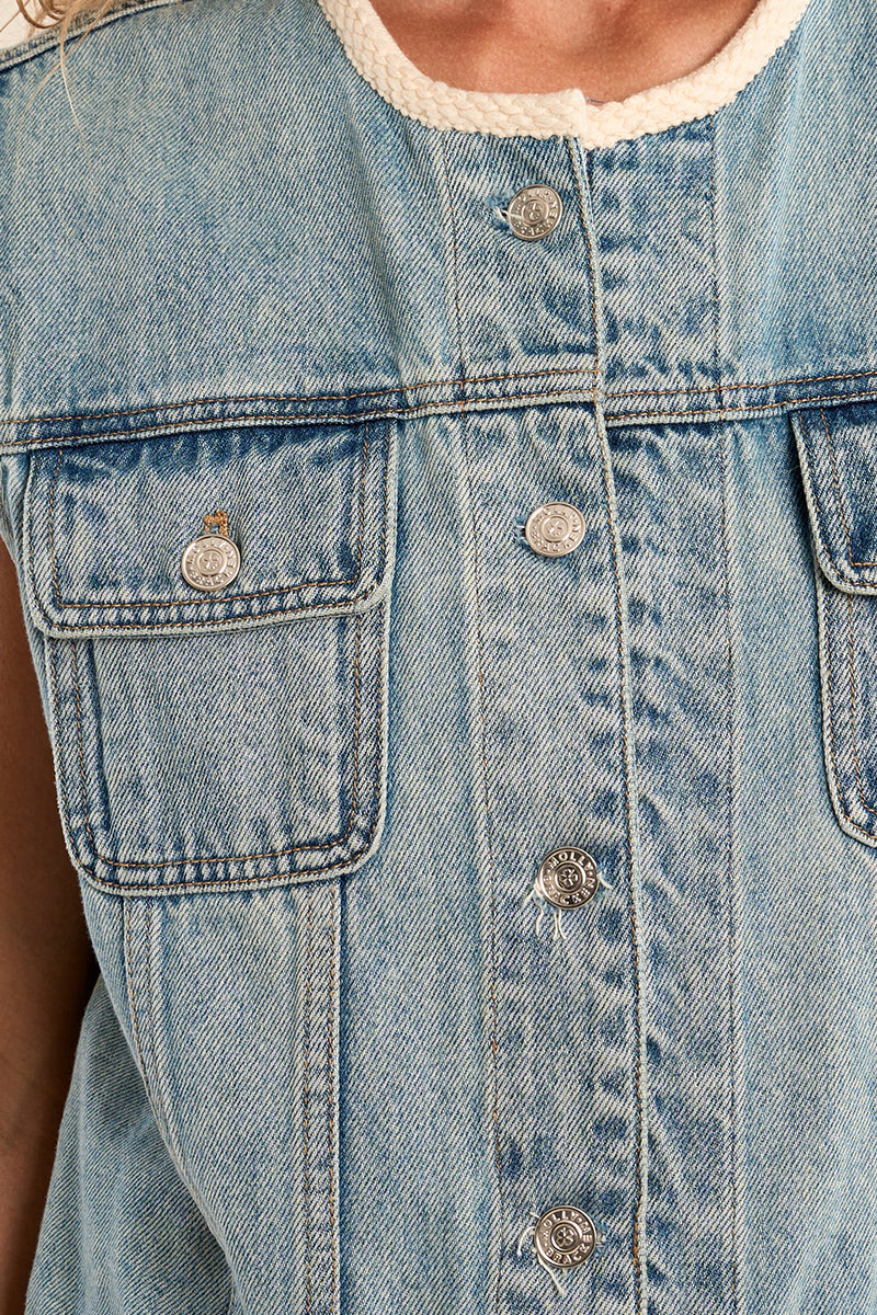 Veste en jean sans manche brodée