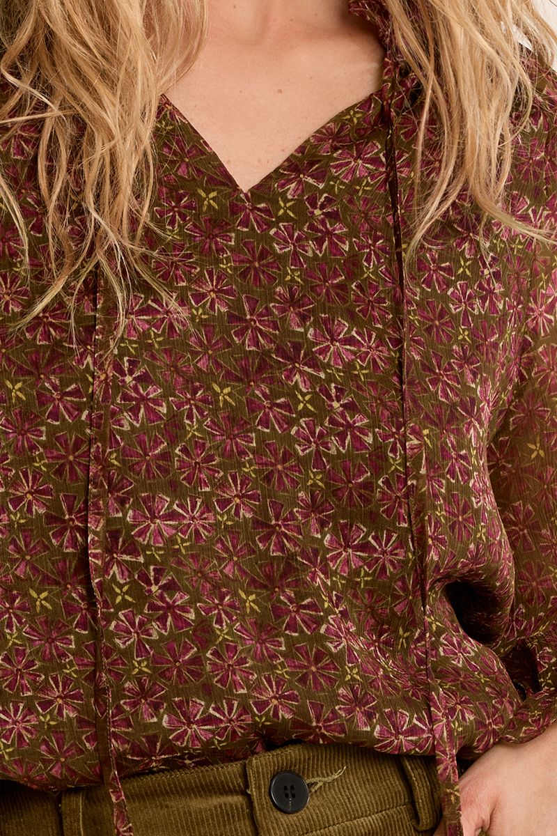 Blouse fleurie semi-transparente Olga Molly Bracken – vue 2