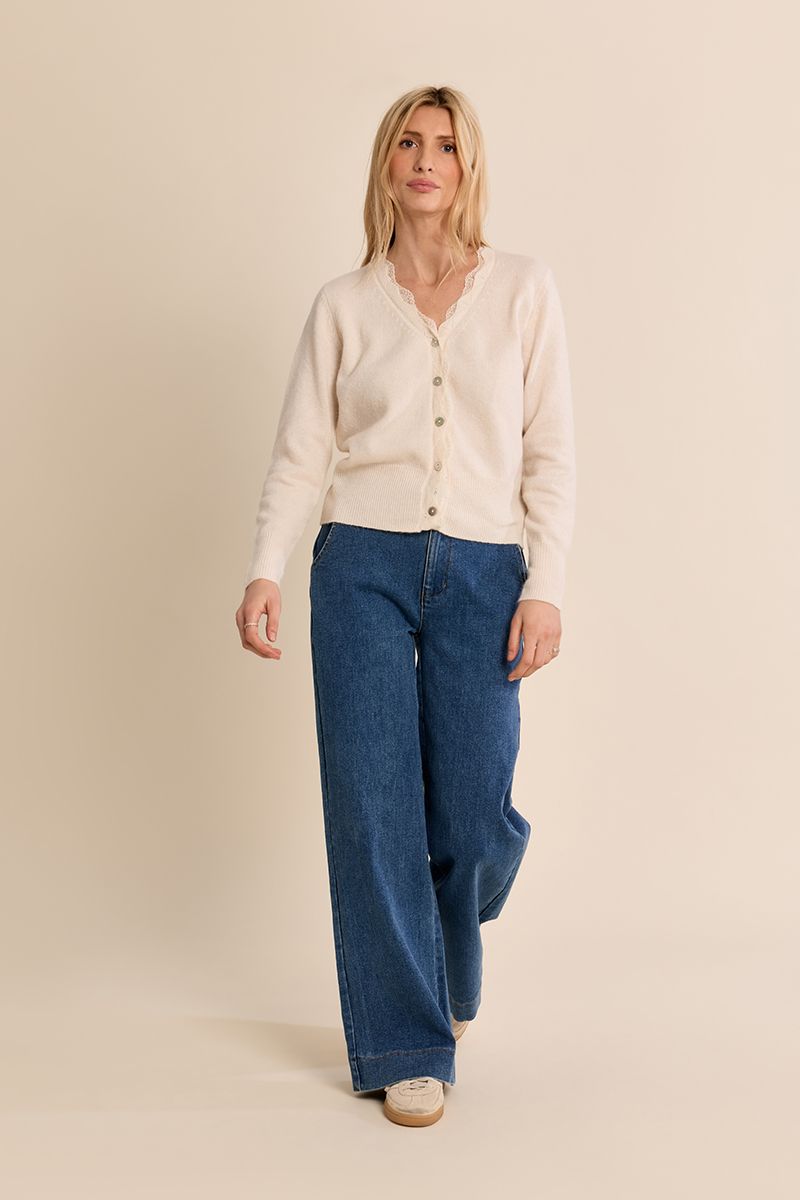 Cardigan court festonné de dentelle Crème Molly Bracken – vue 3