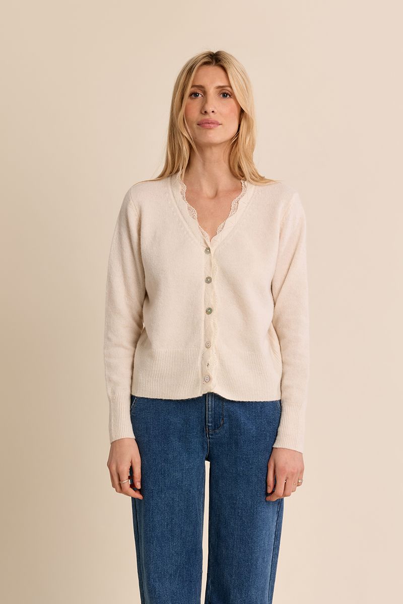 Cardigan court festonné de dentelle Crème Molly Bracken – vue 5