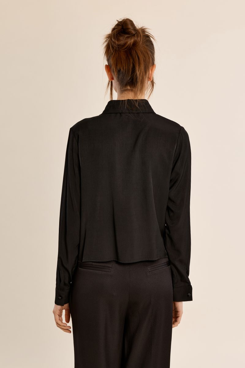 Chemise courte brodée Noir Molly Bracken – vue 4