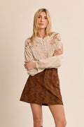 Jupe courte en suédine imprimée bohème Camel Molly Bracken – vue 1
