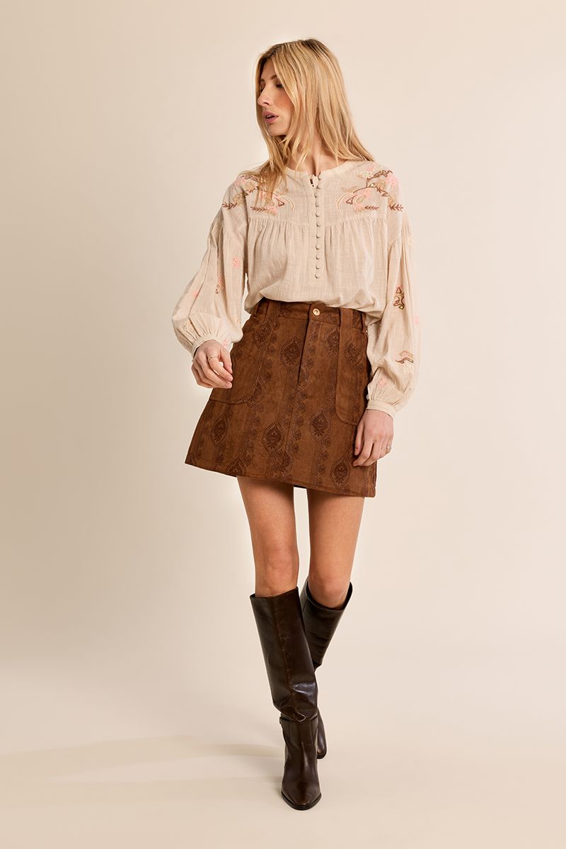 Jupe courte en suédine imprimée bohème Camel Molly Bracken – vue 3