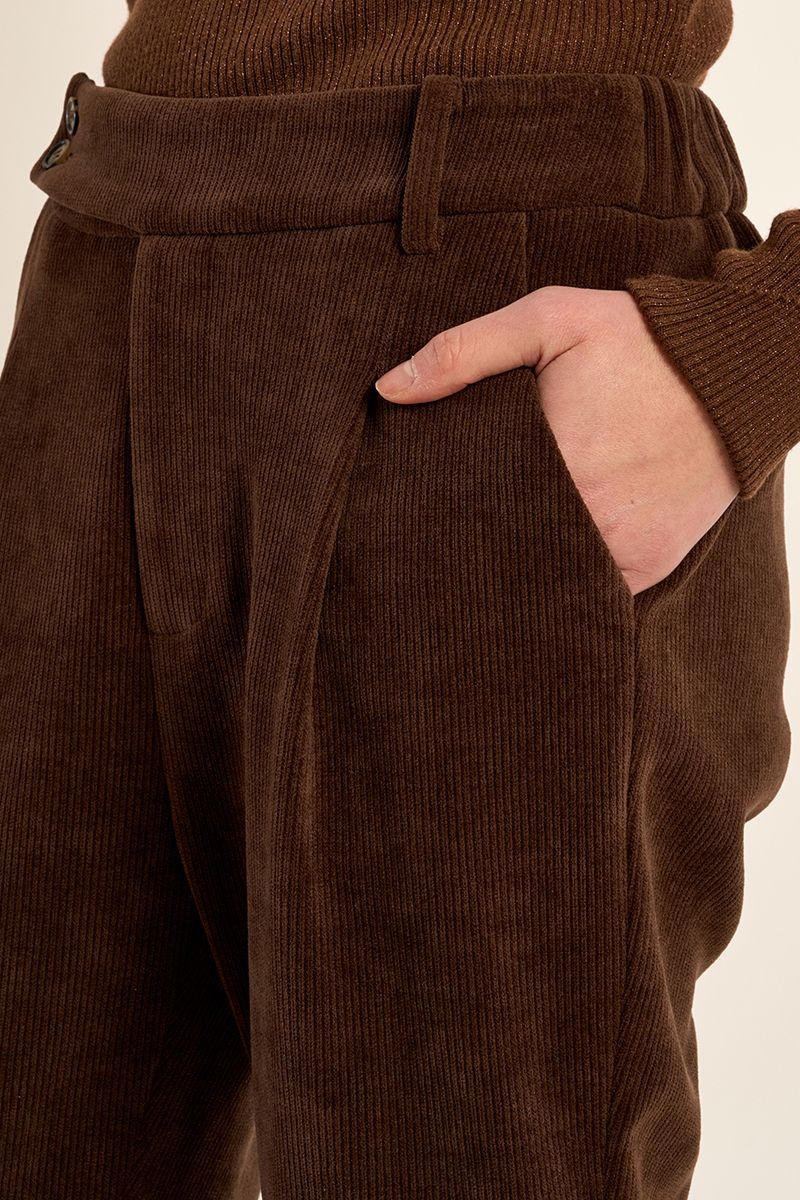 Pantalon carotte en velours Chocolat Molly Bracken – vue 2