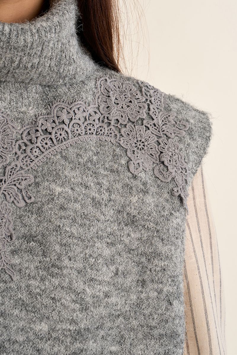Pull sans manches col roulé brodé Gris Molly Bracken – vue 2