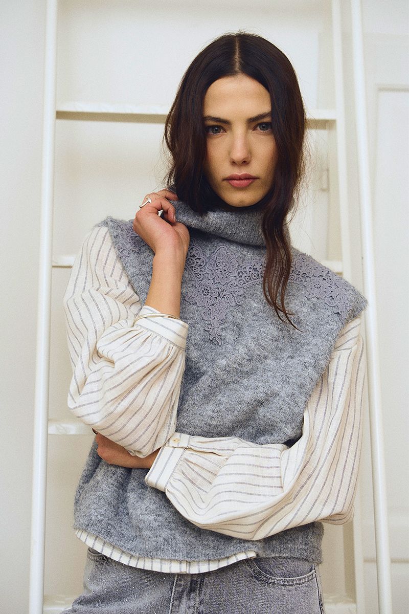 Pull sans manches col roulé brodé Gris Molly Bracken – vue 1