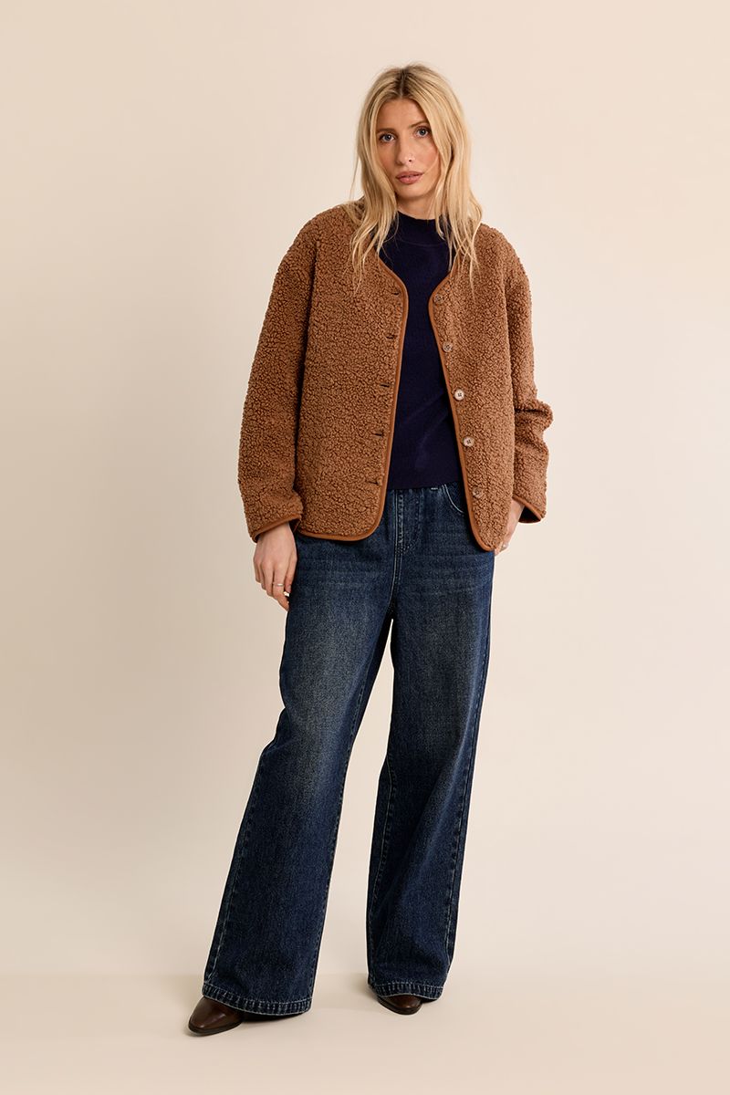 Veste boutonnée imitation mouton Camel Molly Bracken – vue 3