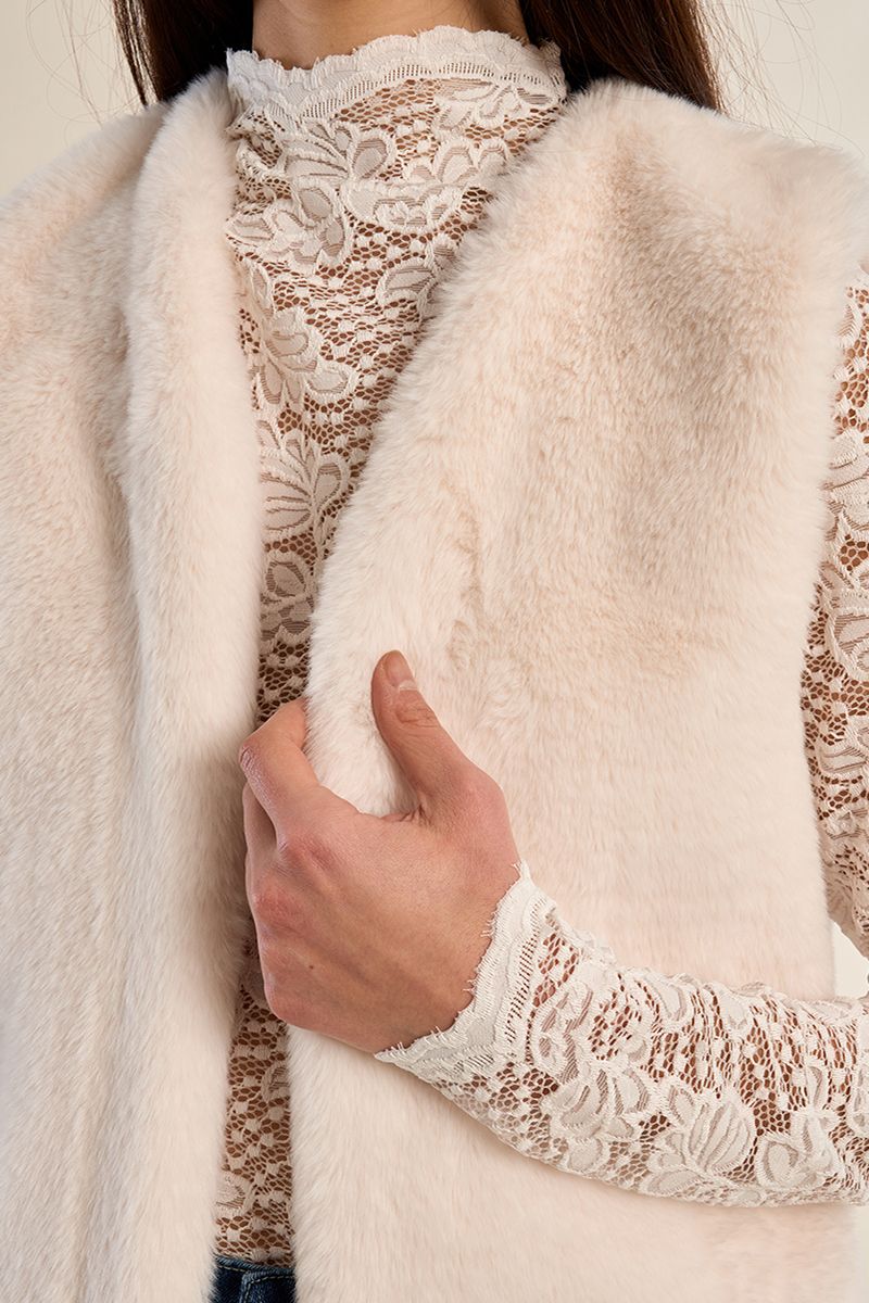Veste sans manches en fausse fourrure Écru Molly Bracken – vue 2