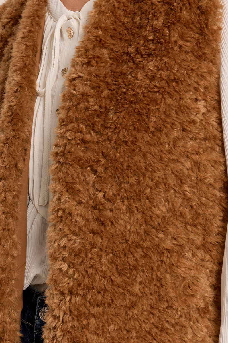Veste sans manches imitation mouton Camel Molly Bracken – vue 2